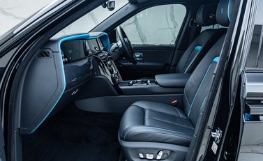 Rolls-Royce Cullinan Series II Black Badge 30