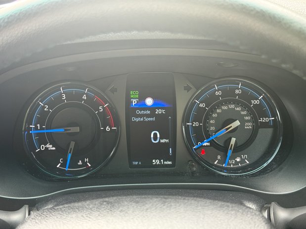 Toyota Hilux Invincible X | Auto | 2.8 LT | Double Cab | Sensors | EURO 6 | NO VAT 27