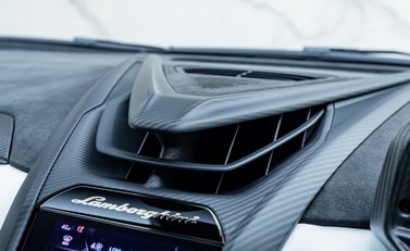 Lamborghini Revuelto 18
