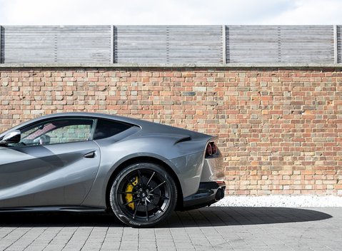 Ferrari 812 Superfast 35