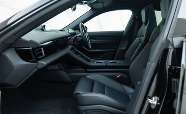 Porsche Taycan 4S 16