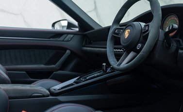 Porsche 911 Targa 4 GTS (992) 16