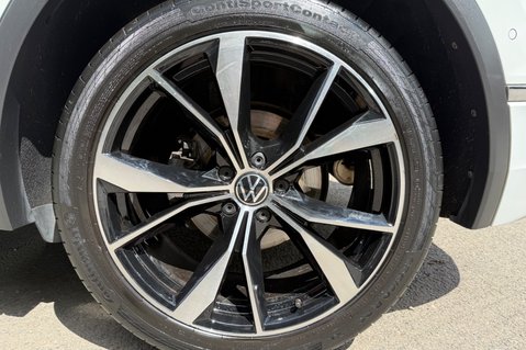 Volkswagen Tiguan R-LINE TSI DSG - ONE OWNER - APPLE CAR PLAY -ADAPTIVE CRUISE 66