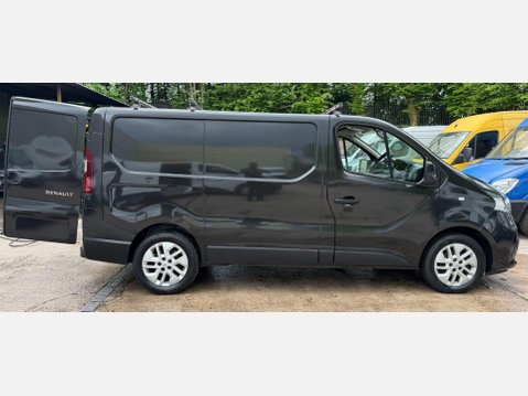 Renault Trafic 1.6 dCi ENERGY 27 Sport Nav Panel Van 5dr Diesel Manual SWB Standard Roof E 9