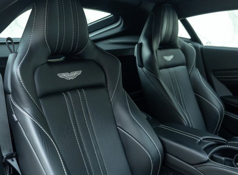 Aston Martin V8 Vantage 22