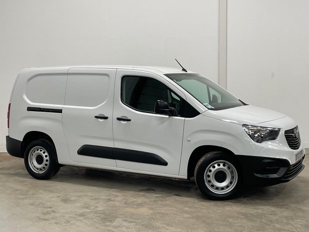 Vauxhall Combo VAUXHALL COMBO CARGO 2300 1.5 Turbo D 100ps L2H1 Prime Van 1
