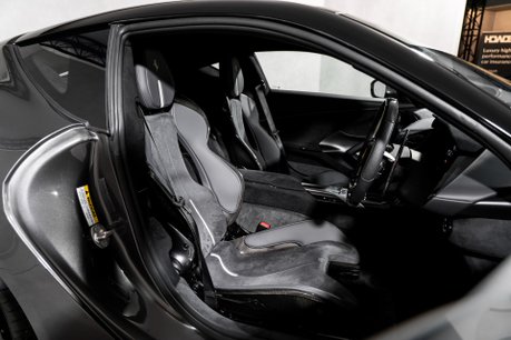 Ferrari 12Cilindri COUPE. HISTORIC PAINTWORK. PASSENGER DISPLAY. LIFT. PANO ROOF. CARBON INT. 16