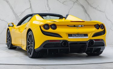 Ferrari F8 SPIDER 10