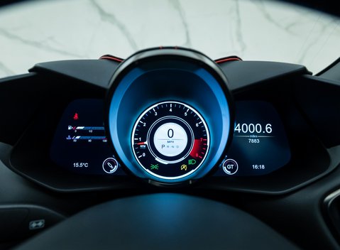 Aston Martin DBS Superleggera 17