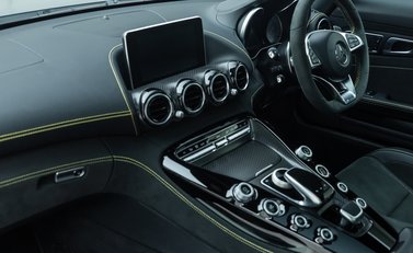 Mercedes-Benz Amg GT S PREMIUM 18