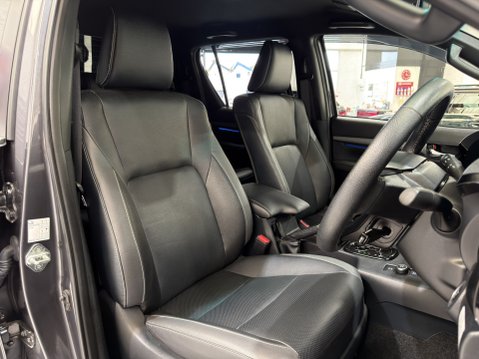 Toyota Hilux INVINCIBLE X 4WD 48V MHEV AUTO 38