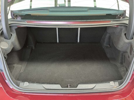 Jaguar XE 2.0 XE Portfolio i Auto 4dr 33
