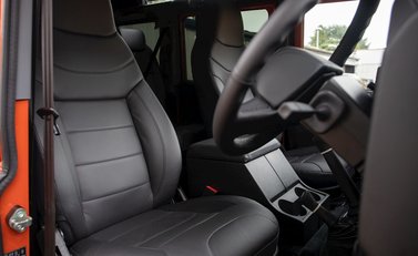 Land Rover Defender 110 Adventure Edition 12