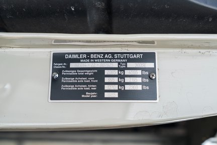 Mercedes-Benz S Class 300SE Fintail W112 "Königsflosse" 33