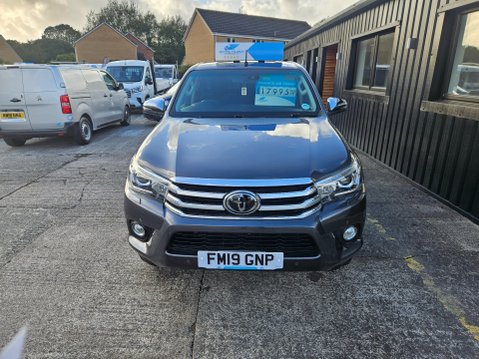 Toyota Hilux INVINCIBLE 4WD D-4D DCB 2