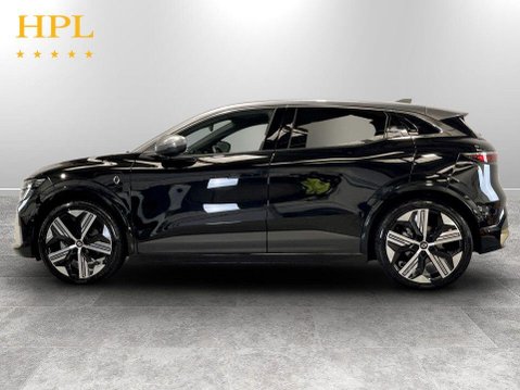 Renault Megane E-Tech 60kWh iconic Hatchback 5dr Electric Auto (optimum charge) (220 ps) 1 Owner 4