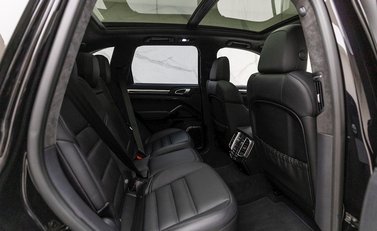 Porsche Cayenne Turbo S 14