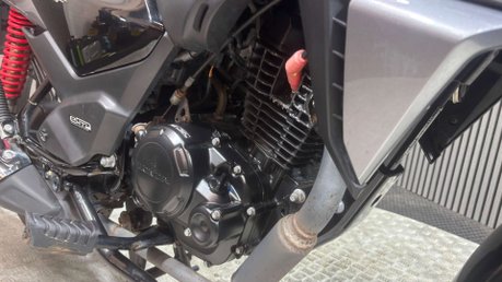 Honda CB 2023 4K DAMAGED SPARES OR REPAIR RUNNING PROJECT BIKE 125CC 12