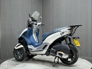 Piaggio MP3 YOURBAN LT 300 RIDE ON A CAR LICENCE TRIKE BIKE PROJECT 6
