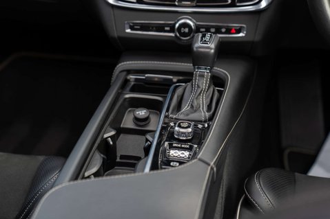 Volvo V90 2.0 V90 R-Design+ D5 PowerPulse AWD Auto 4WD 5dr 16