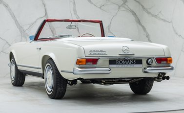 Mercedes-Benz 280 SL W113 Pagoda 11