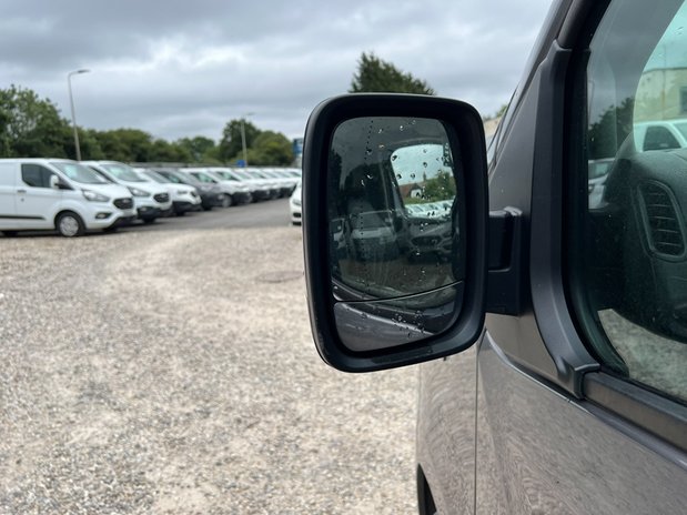 Renault Trafic LWB L2H1 Low Roof Sport 296 Air Con Nav Sensors EU 19