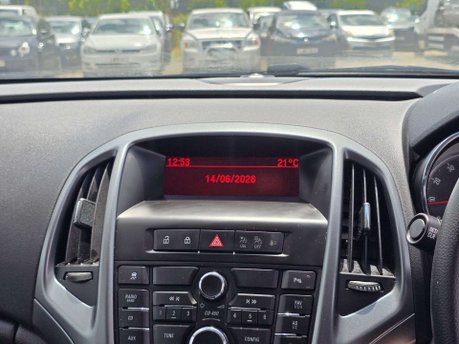 Vauxhall Astra 1.6 16v Design Hatchback 5dr Petrol Auto Euro 5 (115 ps) 45
