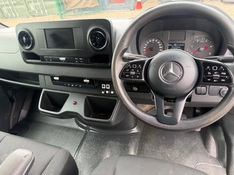 Mercedes-Benz Sprinter 2.0 317 CDI Progressive Panel Van 5dr Diesel G-Tronic RWD L2 H2 Euro 6 (s/s 14