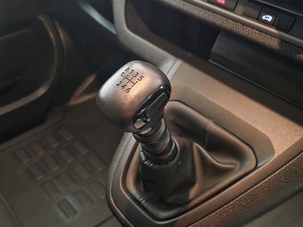 Vauxhall Vivaro VIVARO XL DIESEL 2.0 Turbo D 145 Prime H1 Van 24