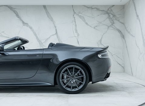 Aston Martin V12 Vantage S ROADSTER 42