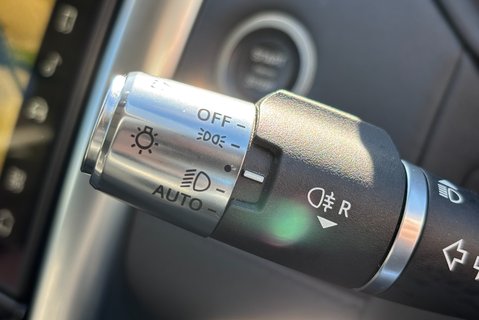 Land Rover Discovery D300 HSE Mhev Panel Van - Full LR Service History 36