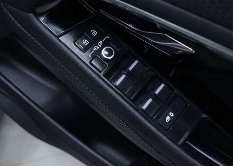 Land Rover Range Rover Evoque 1.5 Range Rover Evoque S P300e Auto 4WD 5dr 38