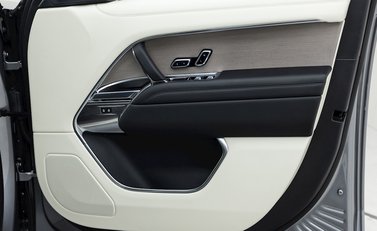 Land Rover Range Rover P400 HSE 21