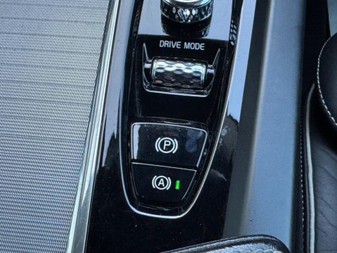 Volvo XC60 2.0 D4 R-Design AWD Euro 6 (s/s) 5dr 31