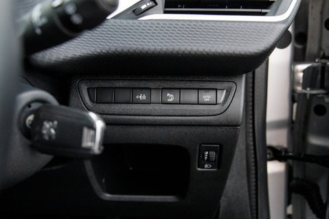 Peugeot 208 PURETECH S/S ALLURE 15