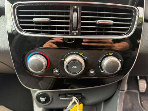 Renault Clio 0.9 Clio Iconic TCe 5dr 36