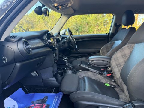 Mini Hatch 1.5 Cooper Auto Euro 6 (s/s) 3dr 24