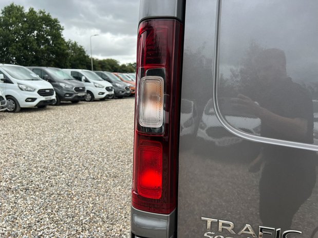 Renault Trafic LWB L2H1 Low Roof Sport LL30 Air Con Alloy Wheels EURO 6 NO VAT 24