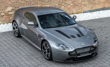 Aston Martin V12 Vantage S 8