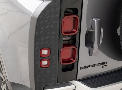 Land Rover Defender 110 HSE P300 29