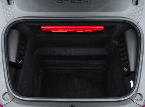 Porsche 718 Cayman GT4 27