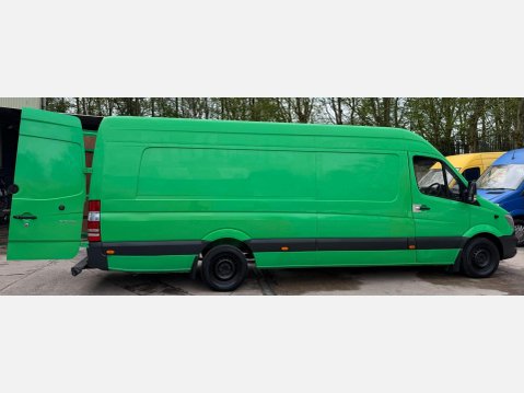Mercedes-Benz Sprinter 2.1 313 CDi BlueEFFICIENCY Panel Van 4dr Diesel 7G-Tronic RWD L4 H3 (197 g/ 9