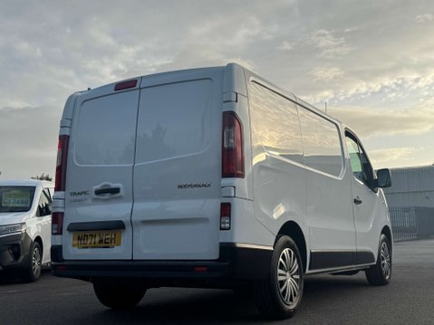 Renault Trafic 2.0 dCi ENERGY 28 Business+ Panel Van 5dr Diesel Manual SWB Standard Roof E 13