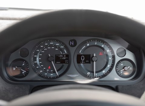 Aston Martin Vantage GT12 16