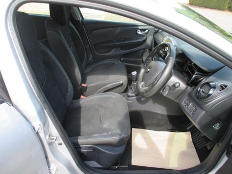 Renault Clio 0.9 TCe Play Euro 6 (s/s) 5dr 25