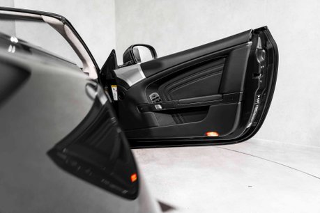 Aston Martin DBS V12 VOLANTE. FULL ASH. CARBON EXT. CERAMIC BRAKES. BANG & OLUFSEN. 19