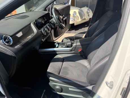 Mercedes-Benz B Class B 220 4MATIC AMG LINE PREMIUM 33