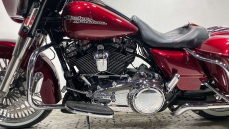 Harley-Davidson Touring 1745 FLHXS Street Glide Special Euro 4 21