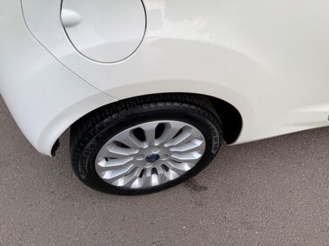 Ford Ka 1.2 Zetec Euro 4 3dr 30