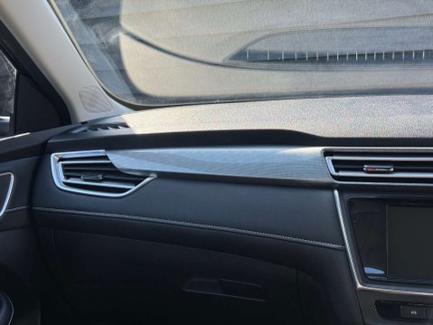 MG 5 MG5 Exclusive EV 5dr 26